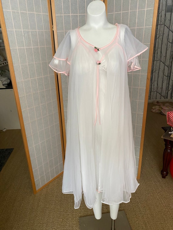 Vintage 1980’s white and pink rose night gown and… - image 1