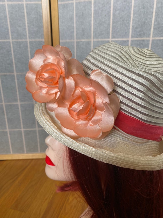 Vintage 1970’s white straw sun hat with pink velv… - image 4