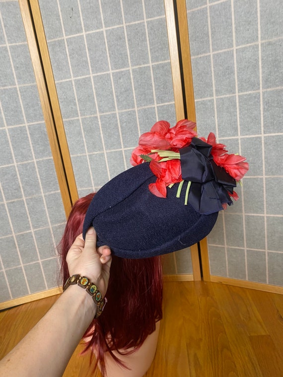 Vintage 1940’s navy blue fascinator hat with big … - image 7