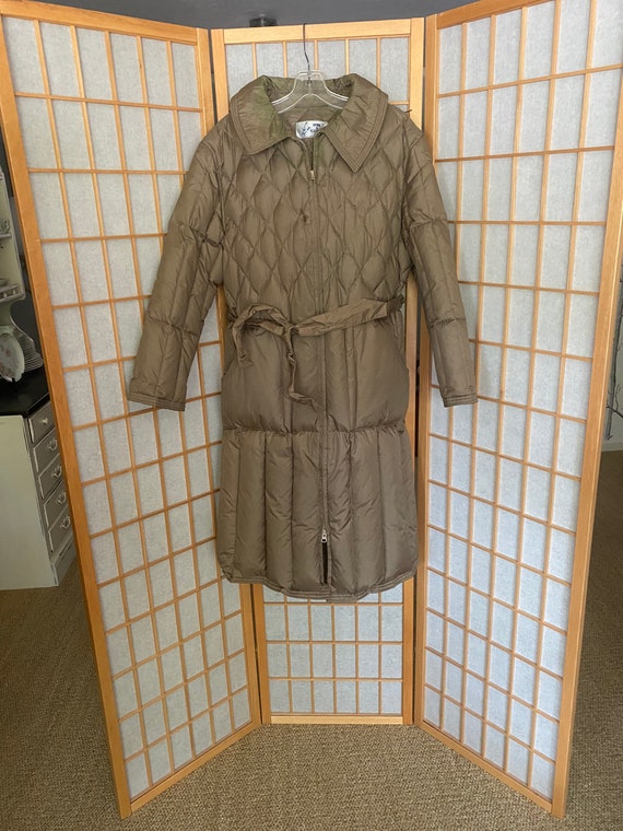 Vintage 1970’s quilted puffy brown coat, size medi