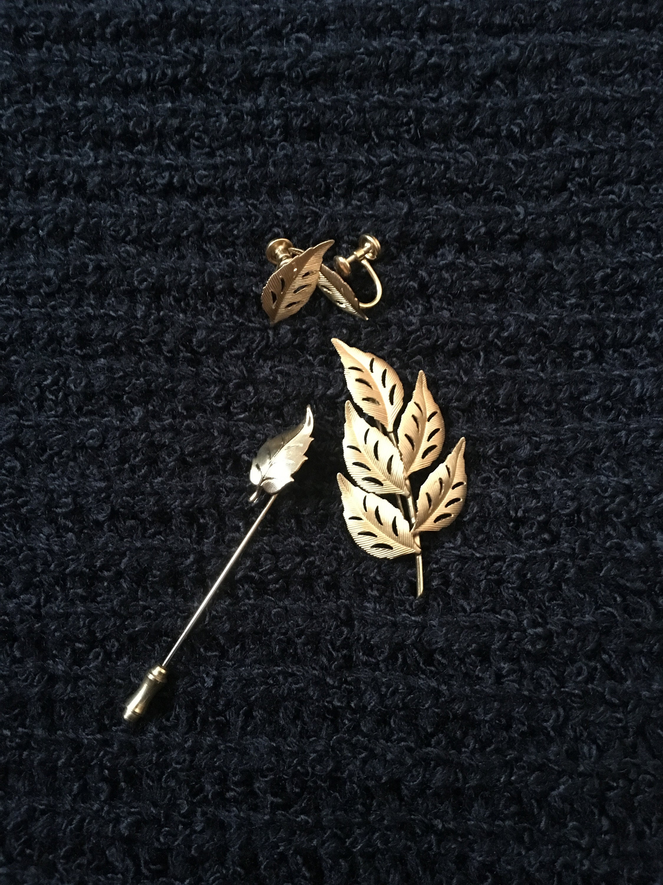Vintage Gold Leaf Jewelry Set: Lapel Pin, Screw on Earrings