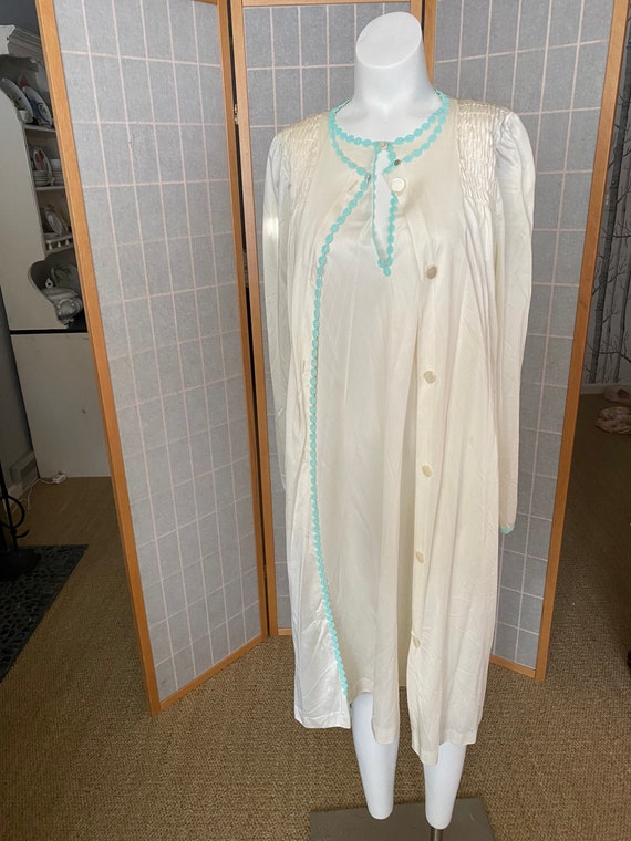 Vintage 1970’s semi sheer white and blue night go… - image 1