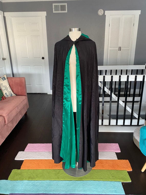 Vintage 1940’s green and black satin hooded cape - image 1