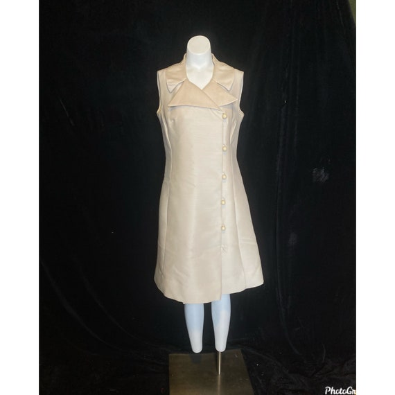 Vintage 1960’s champagne cream mod dress with rou… - image 1