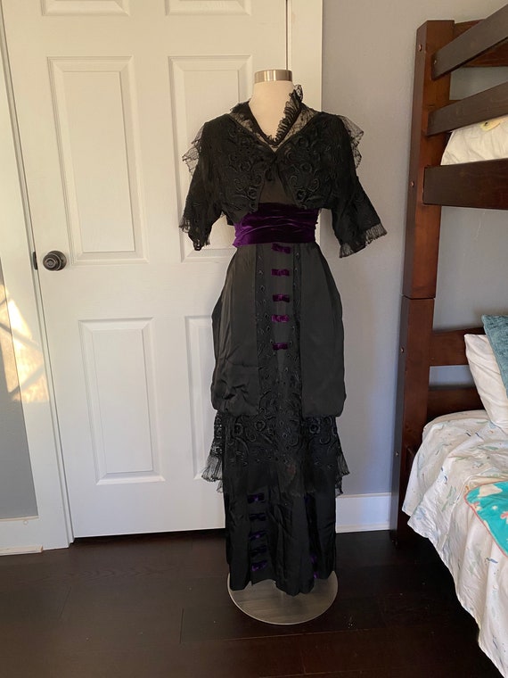 Antique 1900s black tiered gown with lace and purp