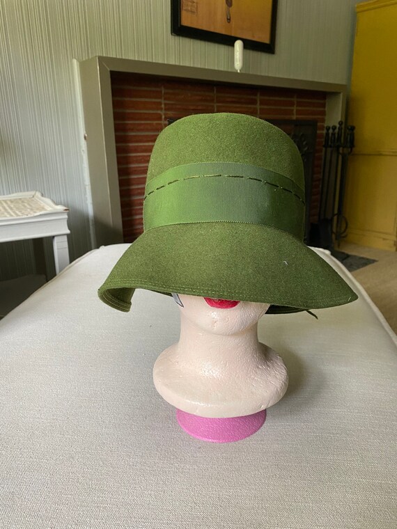 Vintage 1960's Green Wool Felt Hat With Ribbon An… - image 2