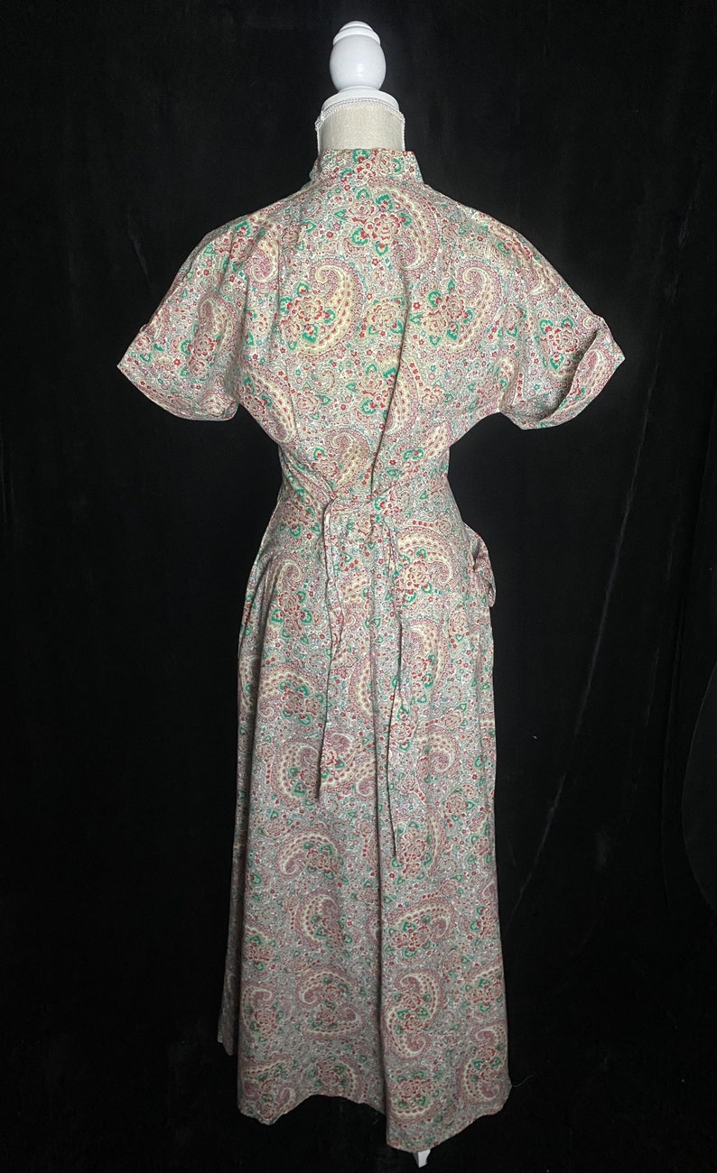 Vintage 1940s colorful paisley zip front dress with built in waist tie, size small medium, Fleischman california image 7