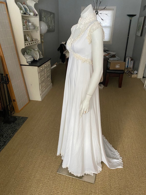 Vintage 1980’s white slinky wedding dress, size x… - image 5