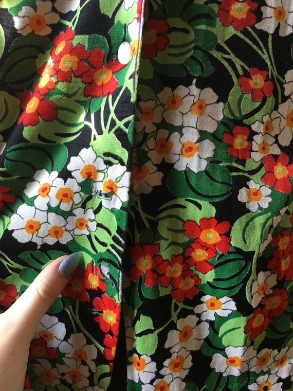 Vintage 1970's Red, green, and black Floral Butto… - image 3