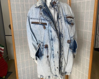 Vintage 1980’s light wash, acid wash denim jacket, size large XL