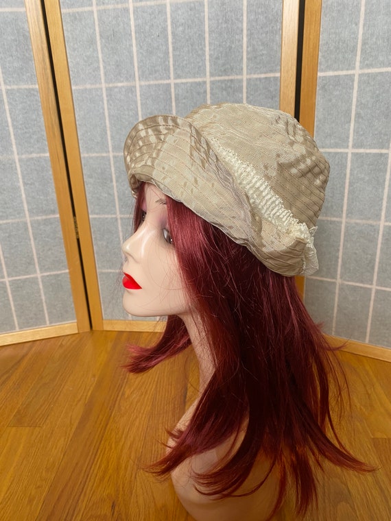 Vintage 1920’s tan beige slouchy cloche hat with … - image 2