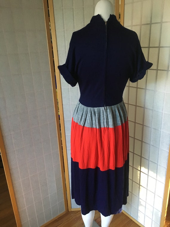 Vintage 1950's Navy, Red, and Gray Short sleeve K… - image 5