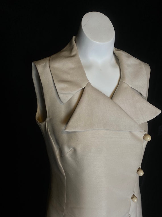 Vintage 1960’s champagne cream mod dress with rou… - image 3