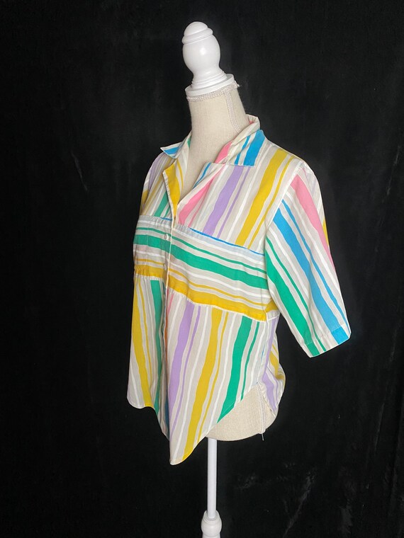 Vintage 1960’s white and rainbow striped button u… - image 3