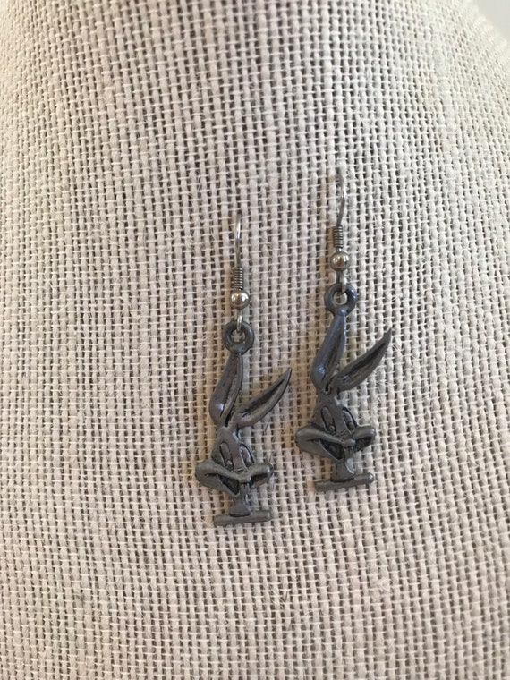 Vintage 1982 Warner Bros Bugs Bunny earrings Gem