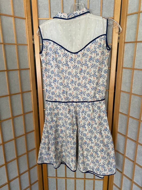 Vintage 1930’s white and blue cotton eyelet flora… - image 9