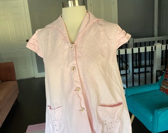 Camicetta a maniche corte in tessuto waffle rosa chiaro vintage anni '50 con strass, taglia media