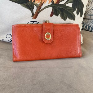 Vintage 1970's naranja rojo marrón piel de cerdo Amity cartera