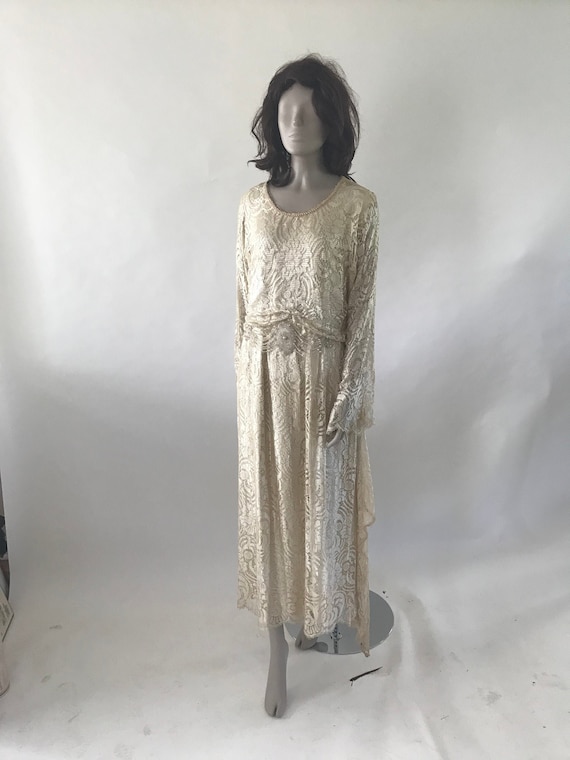 Vintage 1920s lace wedding dress with beading - image 2