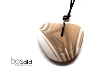 1 pendant, flintstone 44 x 38 mm, ochre yellow with leather strap
