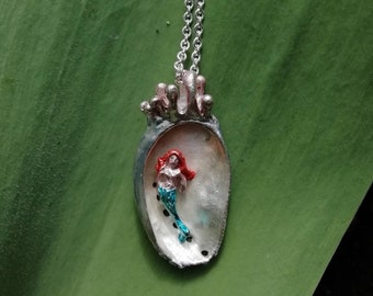 Versteck der kleinen Meerjungfrau, Muschelanhänger und Collier aus recyceltem Silber, handgearbeitet von Iris Schamberger Märchenschmuck