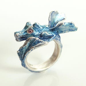 Dragon Ring in silver, blue flying dragon, handmade by Iris Schamberger Maerchenschmuck, fairytale jewellery