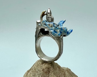 Schloß Drachenburg, großer Unikatring in Silber mit blau emailliertem Drachen, handgearbeitet von Iris Schamberger Märchenschmuck