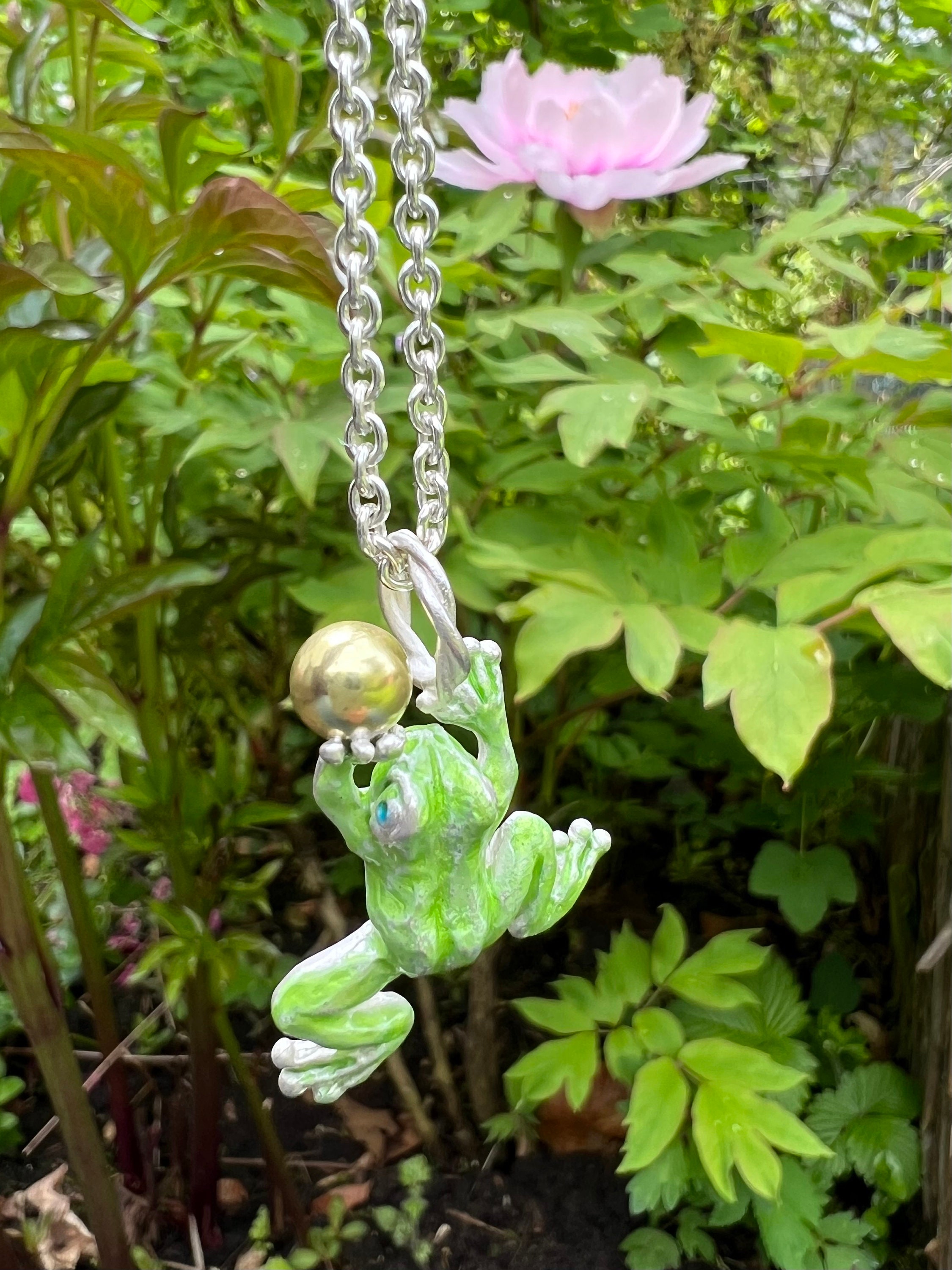 Loading Frog Frog King Pendant, Green Silver Frog Brings 18 Carat Gold Ball Out of ...