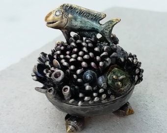 unusual maritime pill box, unique silver box with fish, algae, mussels, moray eel ..., partially gold-plated, diamonds, Iris Schamberger