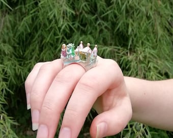 La Belle et la Bête, grande bague de conte de fées avec château