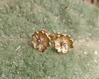 Golden flower ear stud pair with diamond, 18 carat gold flowers, gold 750 earrings, handcrafted by Iris Schamberger fairytale jewellery