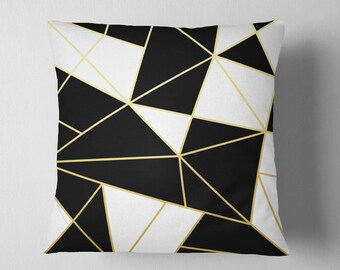 Funda de almohada geométrica negra con triángulo