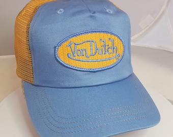 ヴィンテージの青、白、赤の Von DUTCH キャップ / Von Dutch