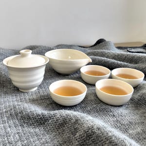 Handmade Chinese Tea Set, Gaiwan Set with 4 Tea Cup / 1 Tea Pitcher, KungFu Tea Maker, Unique White Japanese Tea Set, Tea Ceremony Set Gift