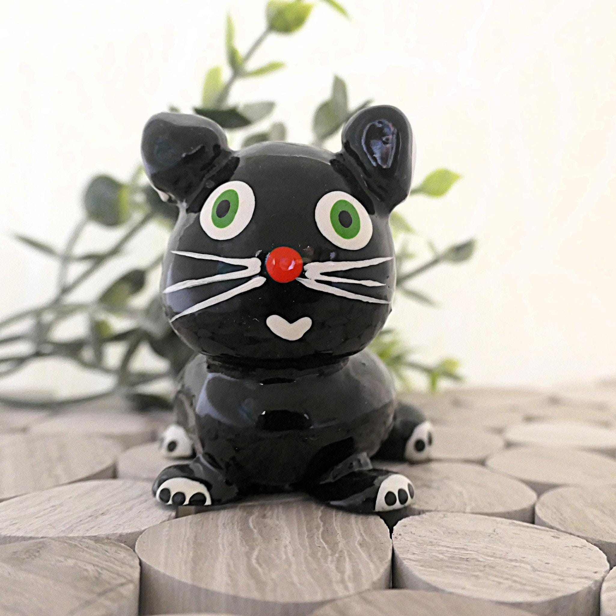 Lucky charm cat as a birthday gift table decoration for children's birthday hand-painted stones approx. 4.5 cm made of casting compound stone art 1014
