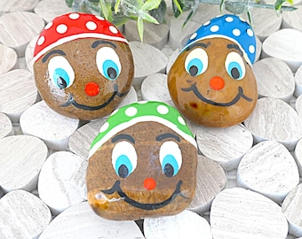 Personalized smiley stone with hat, lucky charm, painted stones, worry stones as birthday party favors, table decoration BOB