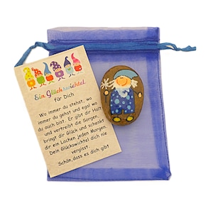Szczęśliwy elf z imieniem, szczęśliwy kamień z kartą podarunkową w woreczku z organzy, szczęśliwy amulet, malowane kamienie, prezent urodzinowy 415