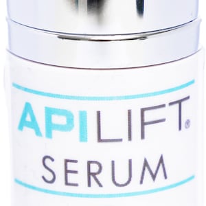 Könnte beinhalten: Eine weiße Flasche mit einem silbernen Deckel und einem blauen Etikett mit der Aufschrift "APILIFT SERUM PURO ACIDO HIALURONICO".