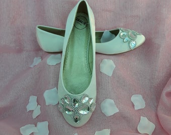 Ivory satin flat shoe with crystal trim