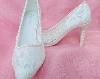 Ivory lace court shoe with pearl detail