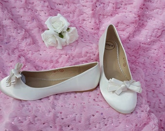 Flat ivory satin wedding shoe