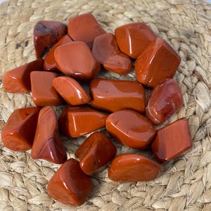Red Jasper tumbled stone 2-3 cm