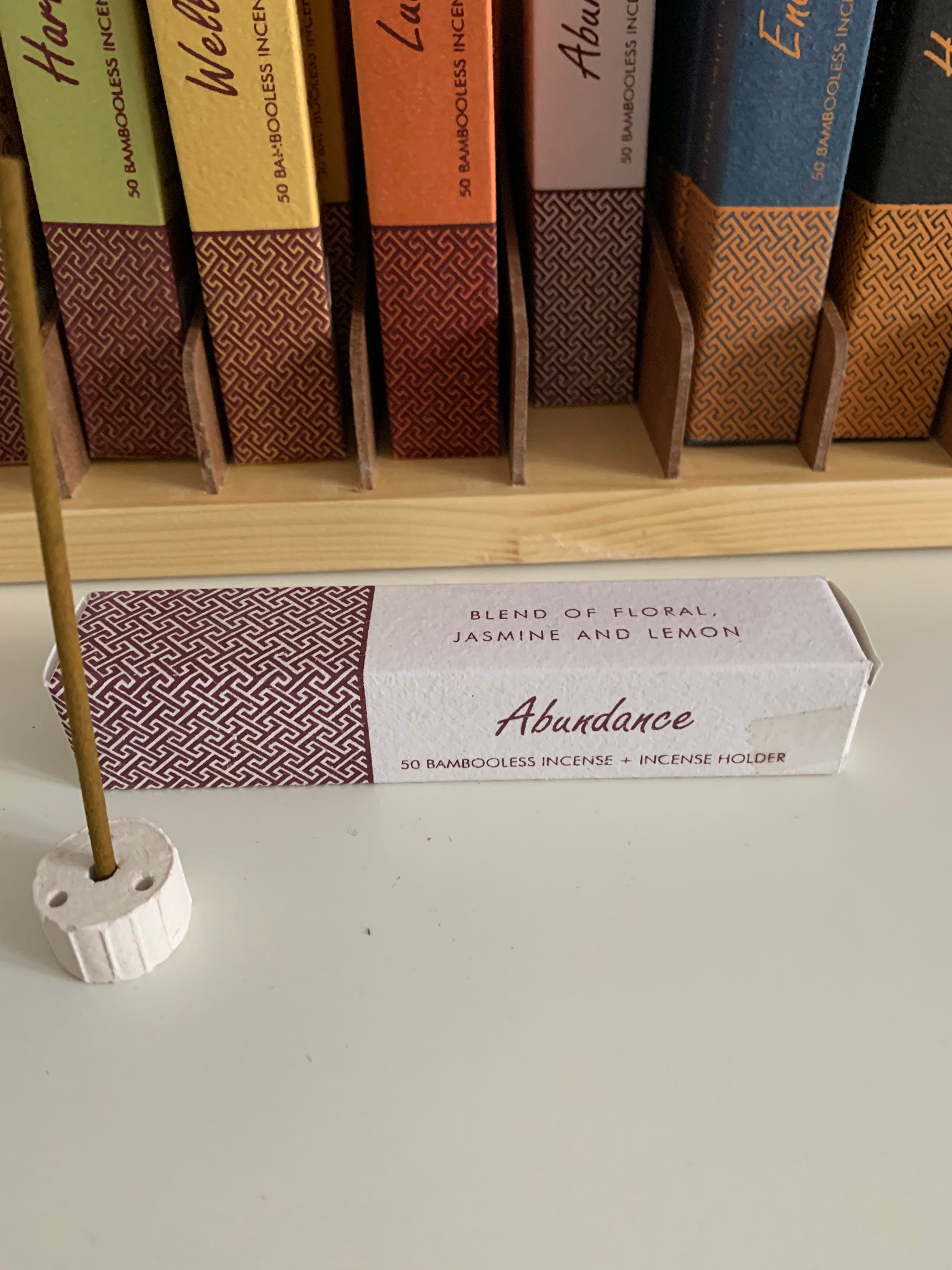 Encens Aux Herbes Sans Bambou avec Support Abundance Abondance