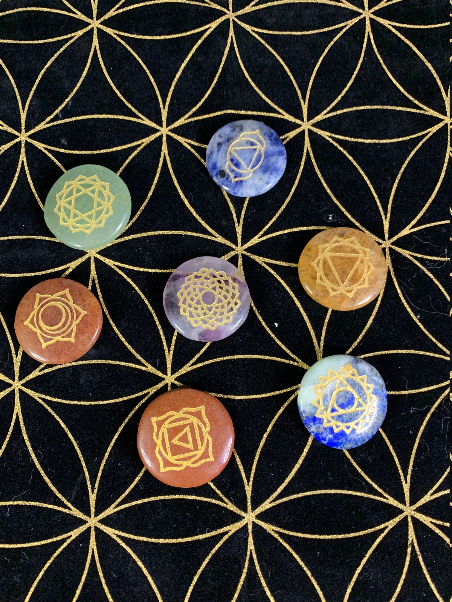 Set 7 Pierres Dures Rondes Plates Symboles Chakra