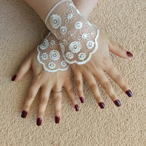 İvory Lace Gloves, Fingerless Bridal Gloves İvory Lace Glove Bridal Wedding Day Wedding Dress Accessory  GS00278