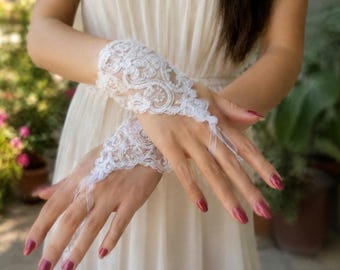 Guantes de novia sin dedos de encaje blanco