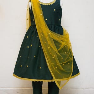 Traje salwar para niños pequeños color verde bosque dupatta Anarkali imagen 1