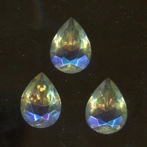 3 Boheemse Chaton druppels kristal AB 16 x 12 mm