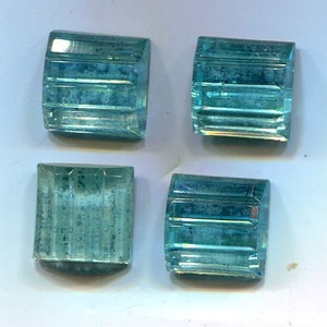 4 Boheemse gefacetaan cabochon 12mm lichtblauw
