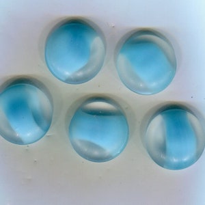 2 Boheemse ronde chatons kristal + lichtblauw 18 mm